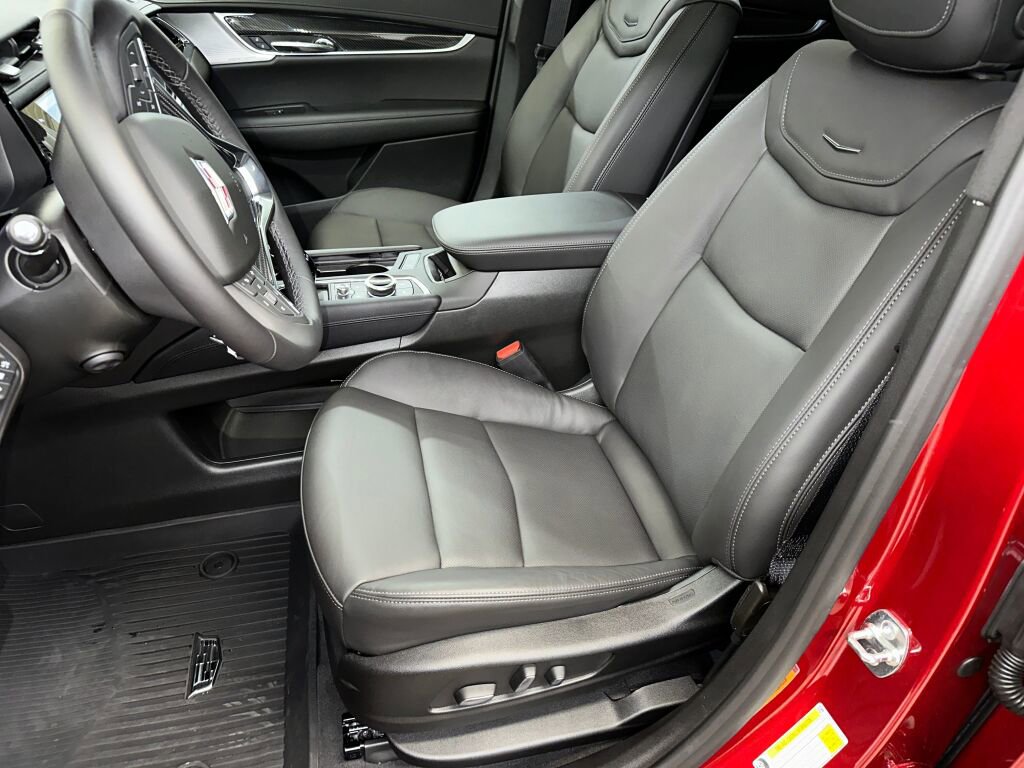 Certified 2025 Cadillac XT6 Sport w/ Technology Package image 7