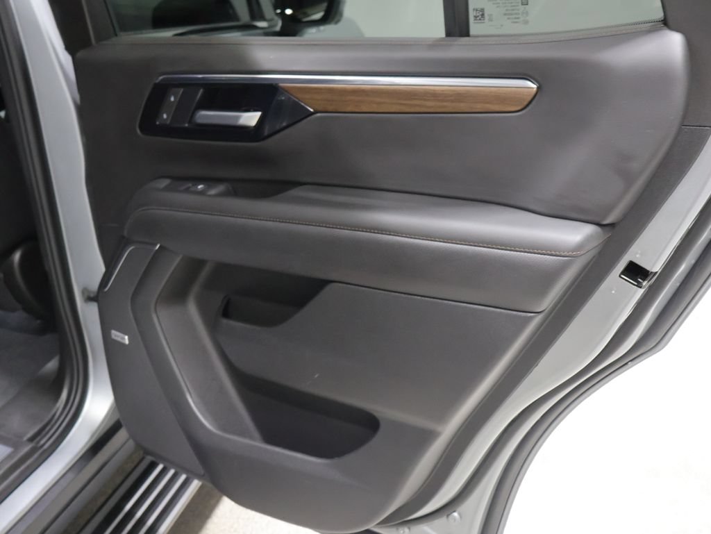 Used 2025 Chevrolet Tahoe High Country AWD/4WD image 27