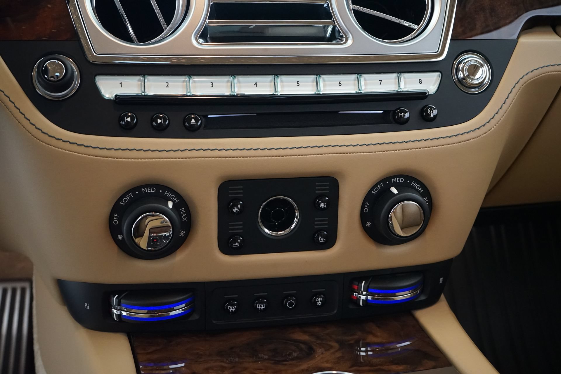 Used 2019 Rolls-Royce Wraith RWD image 18
