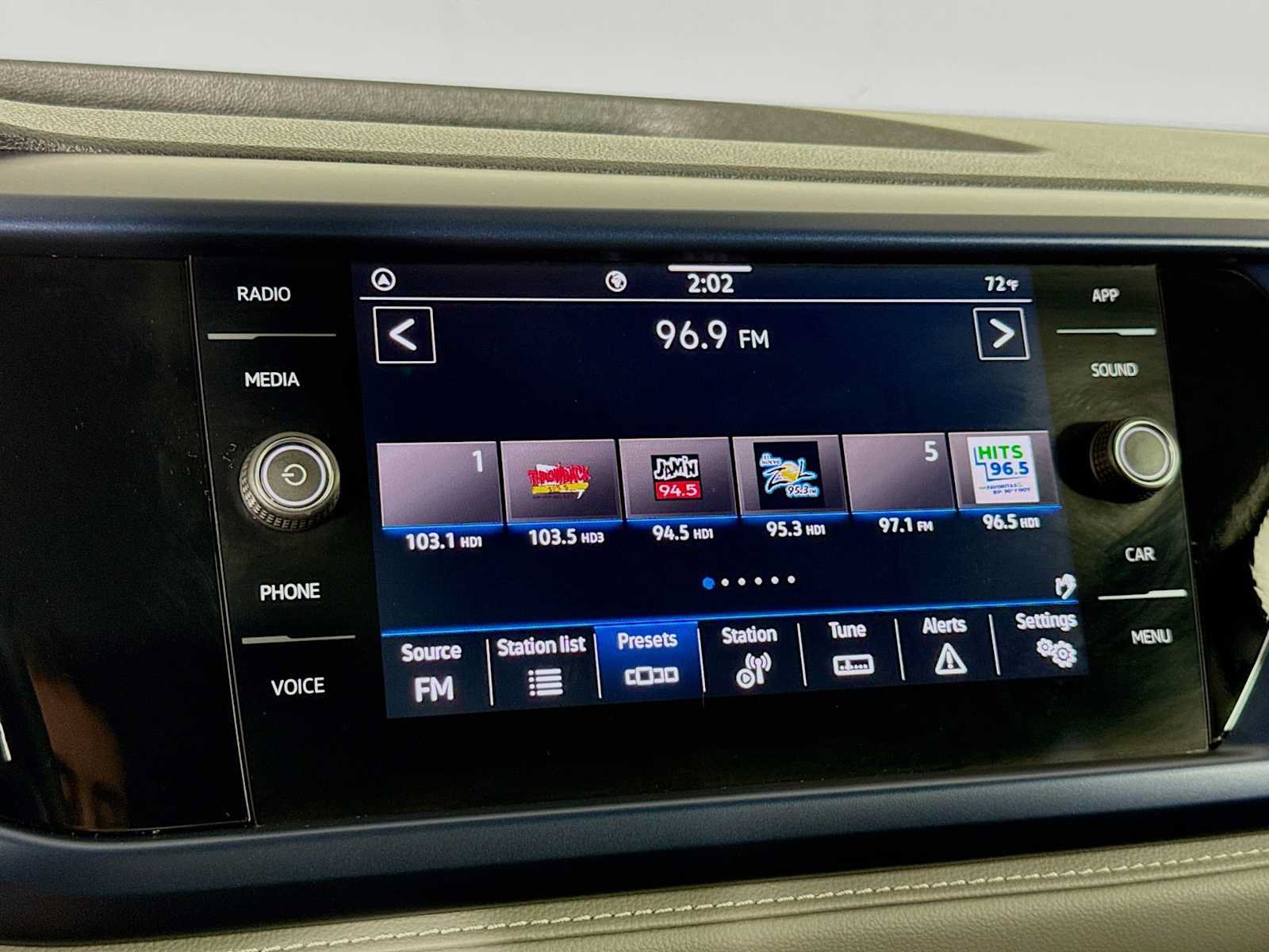 Used 2024 Volkswagen Taos SE FWD image 13