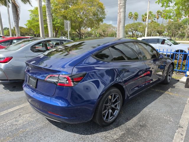 Used 2023 Tesla Model 3 Standard Range image 3