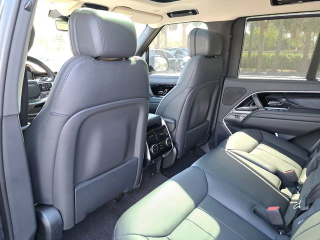 Used 2023 Land Rover Range Rover SE image 10