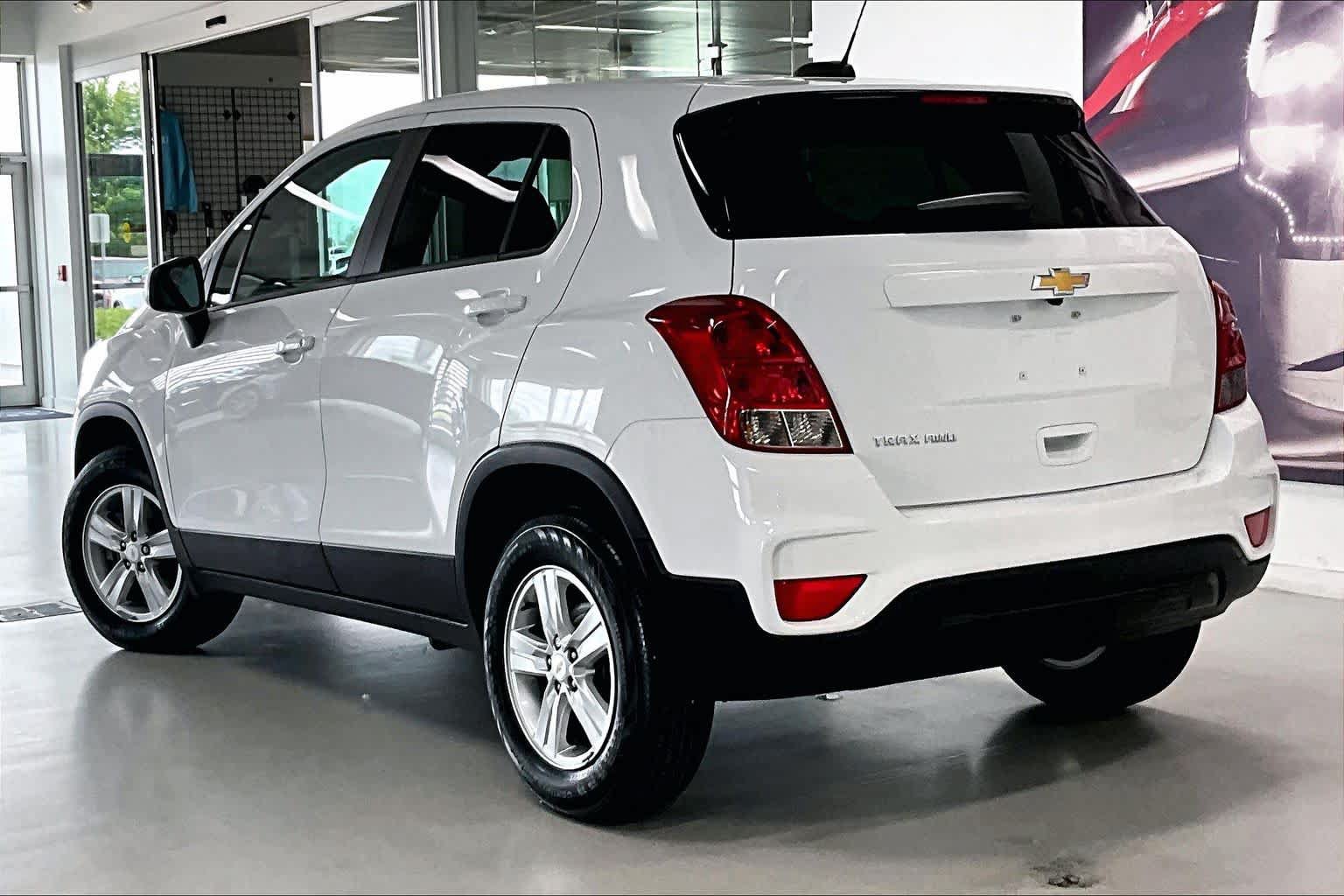 Used 2022 Chevrolet Trax LS w/ Tint and Cruise Package AWD/4WD image 4