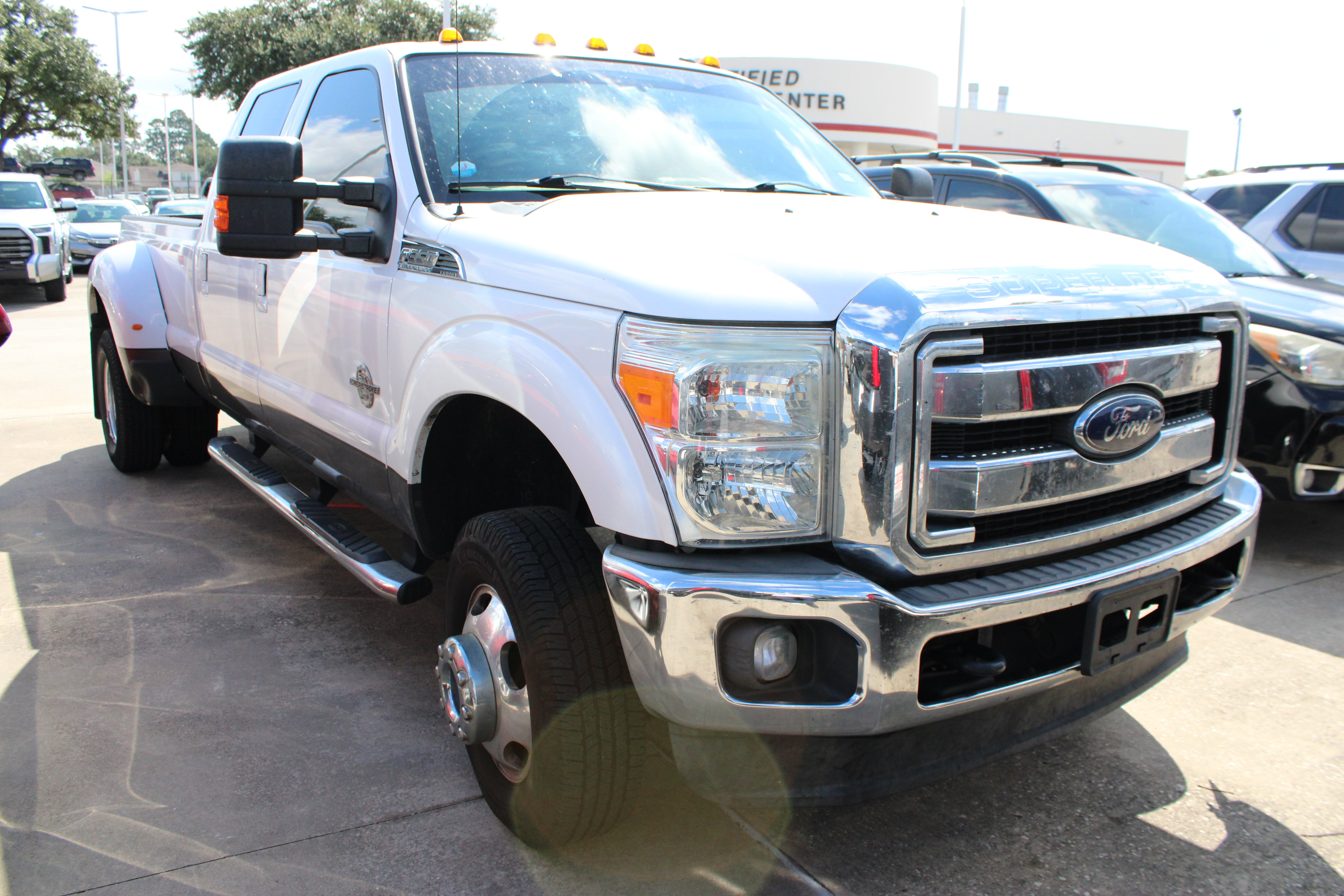 Used 2015 Ford F350 Lariat w/ Lariat Interior Package AWD/4WD image 2