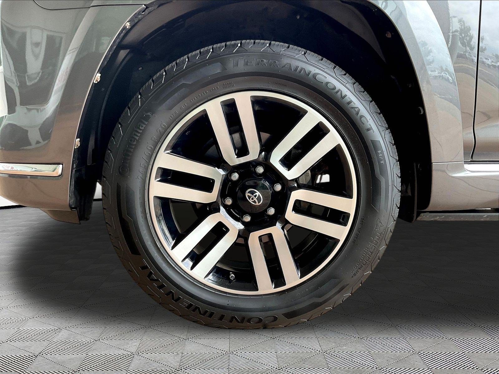 Used 2020 Toyota 4Runner Limited AWD/4WD image 32
