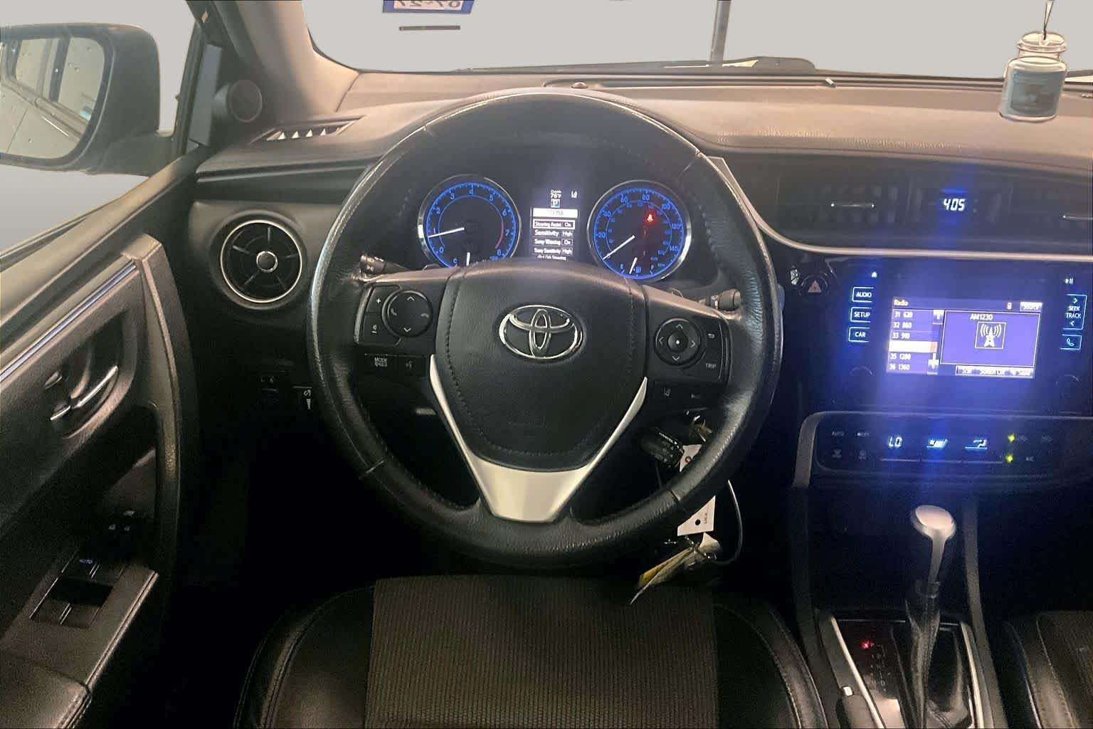 Used 2018 Toyota Corolla SE w/ Carpet Mat Package (TMS) FWD image 16