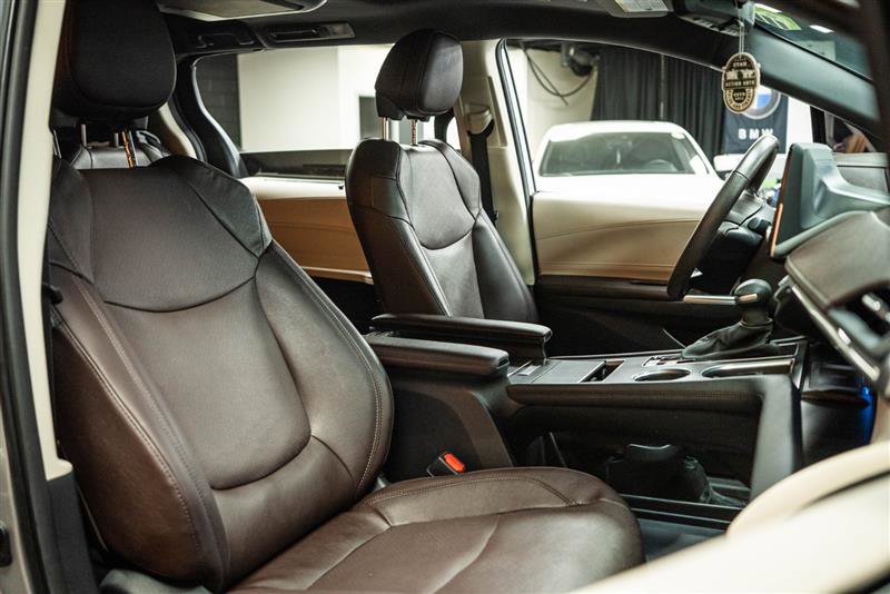 Used 2023 Toyota Sienna Platinum image 15