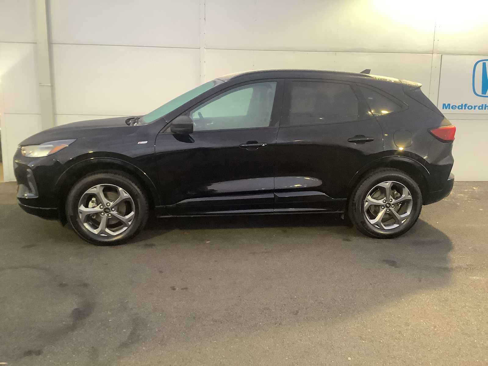 Used 2024 Ford Escape ST-Line image 2