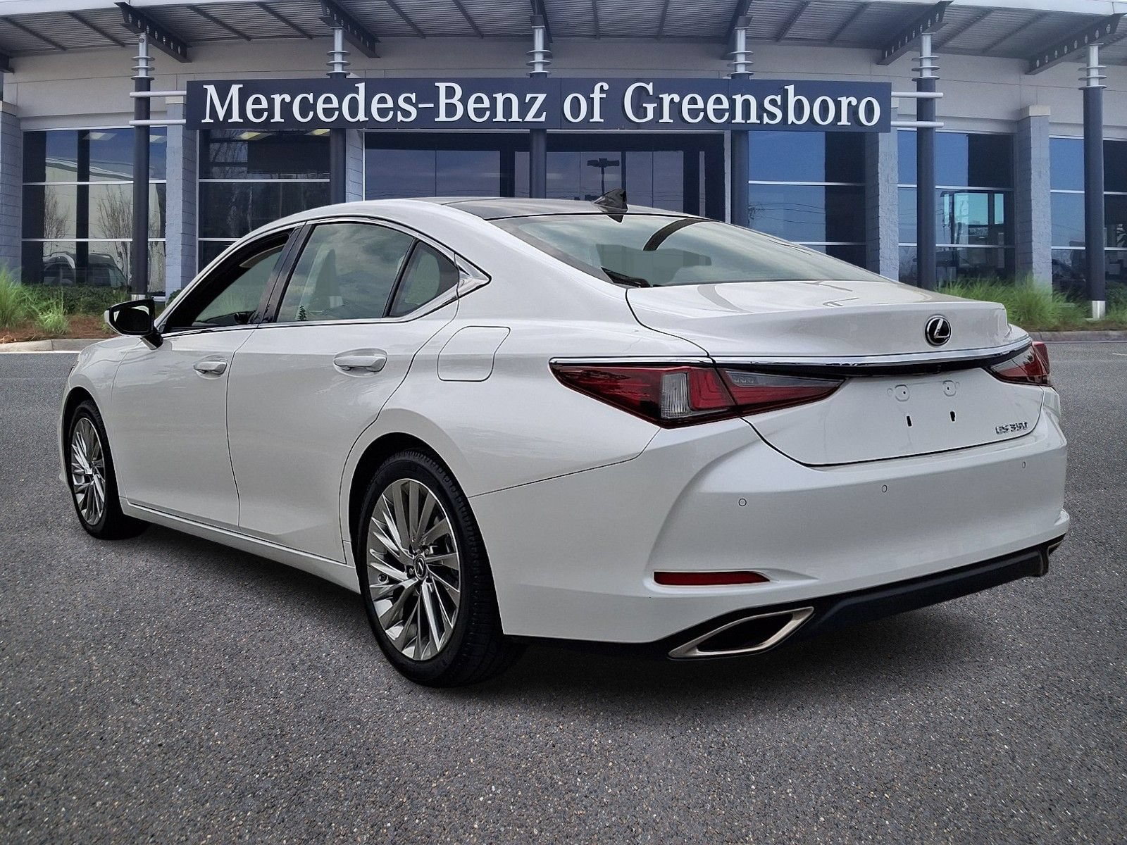 Used 2021 Lexus ES 350 Ultra Luxury w/ Accessory Package 2 FWD image 4