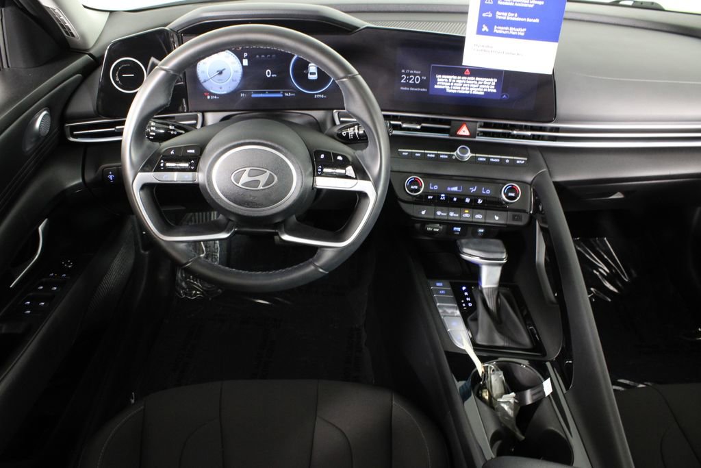 Certified 2024 Hyundai Elantra SEL w/ Convenience Package FWD image 8