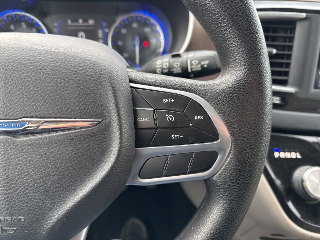 Used 2021 Chrysler Voyager Lxi image 12