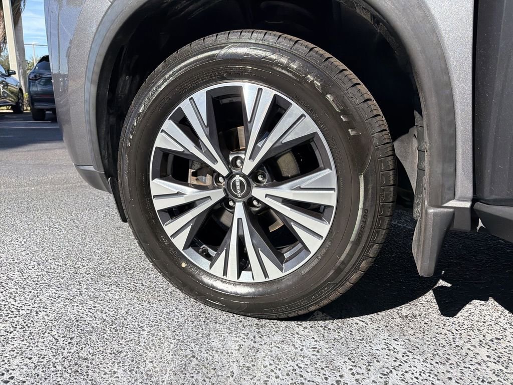 Used 2023 Nissan Rogue SV image 38