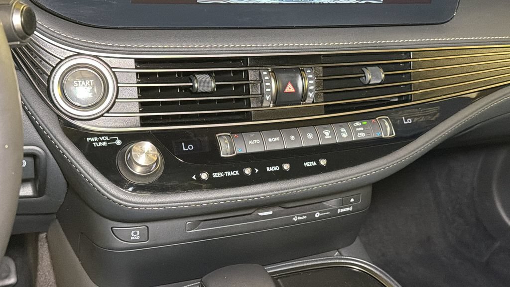 Certified 2021 Lexus LS 500 AWD w/ Accessory Package (Z1) image 26