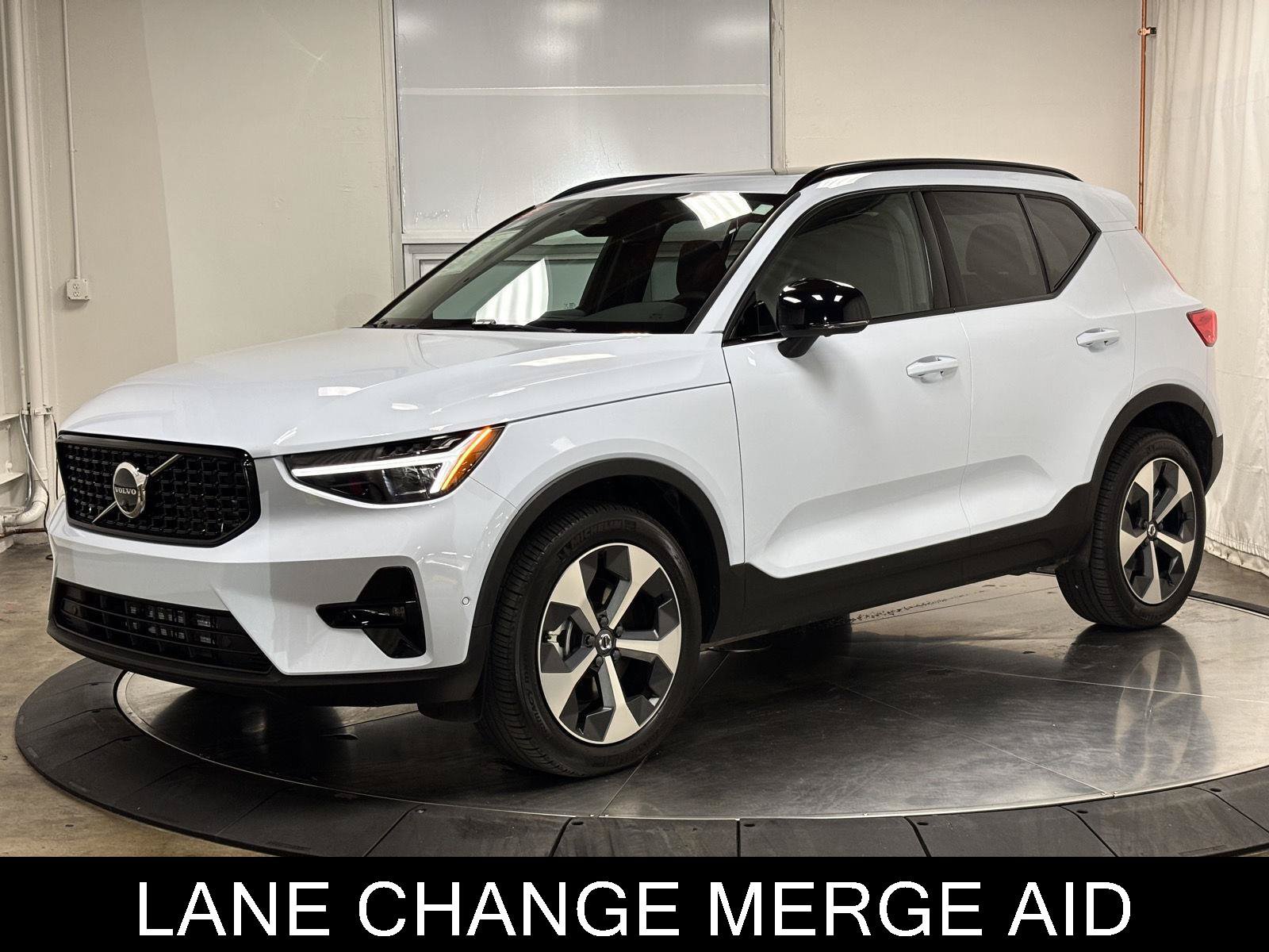 Used 2026 Volvo XC40 B5 Plus AWD/4WD image 4