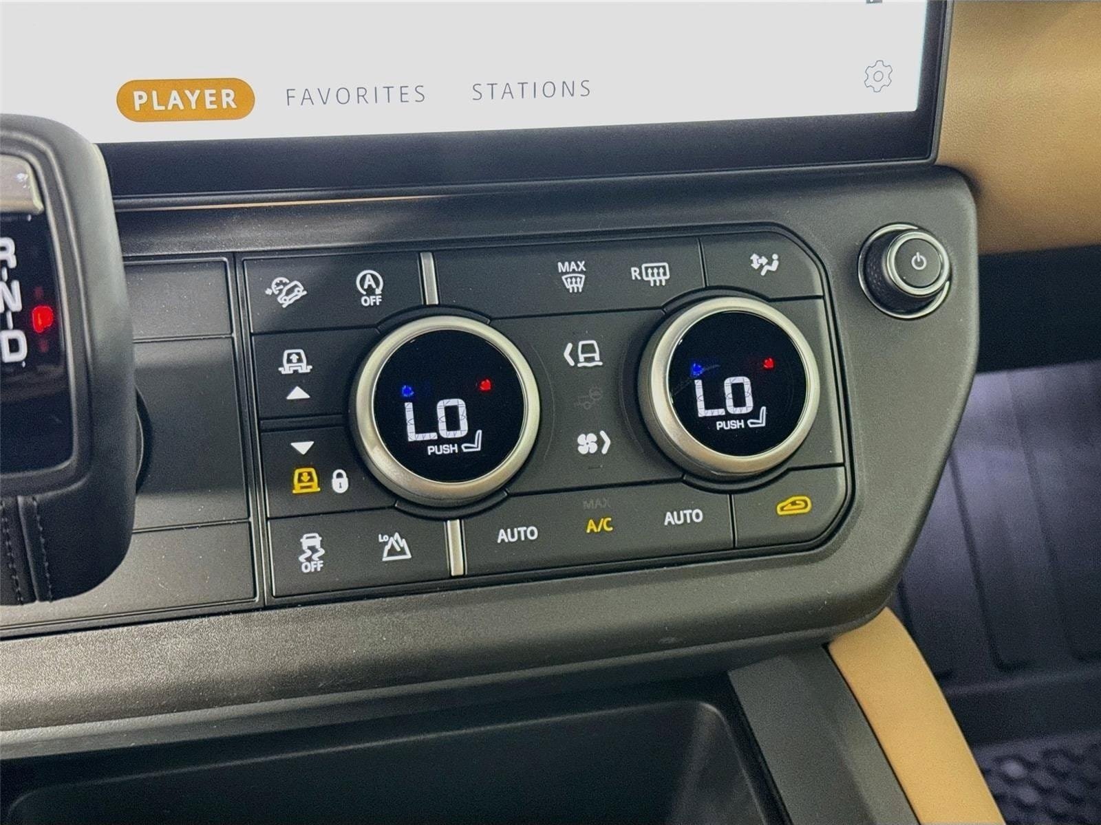 New 2026 Land Rover Defender 110 X-Dynamic SE AWD/4WD image 18