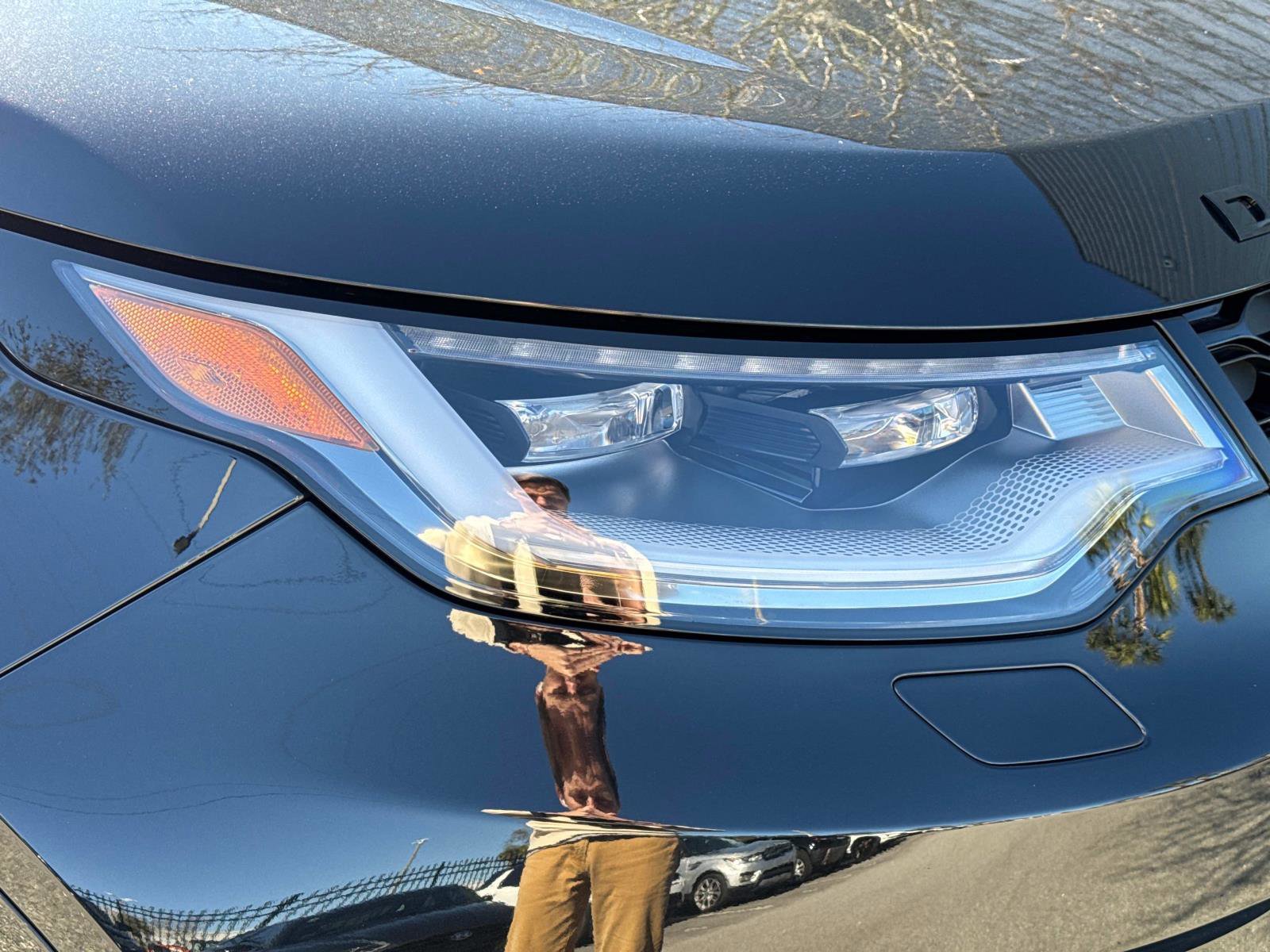 Certified 2025 Land Rover Discovery Dynamic SE image 8