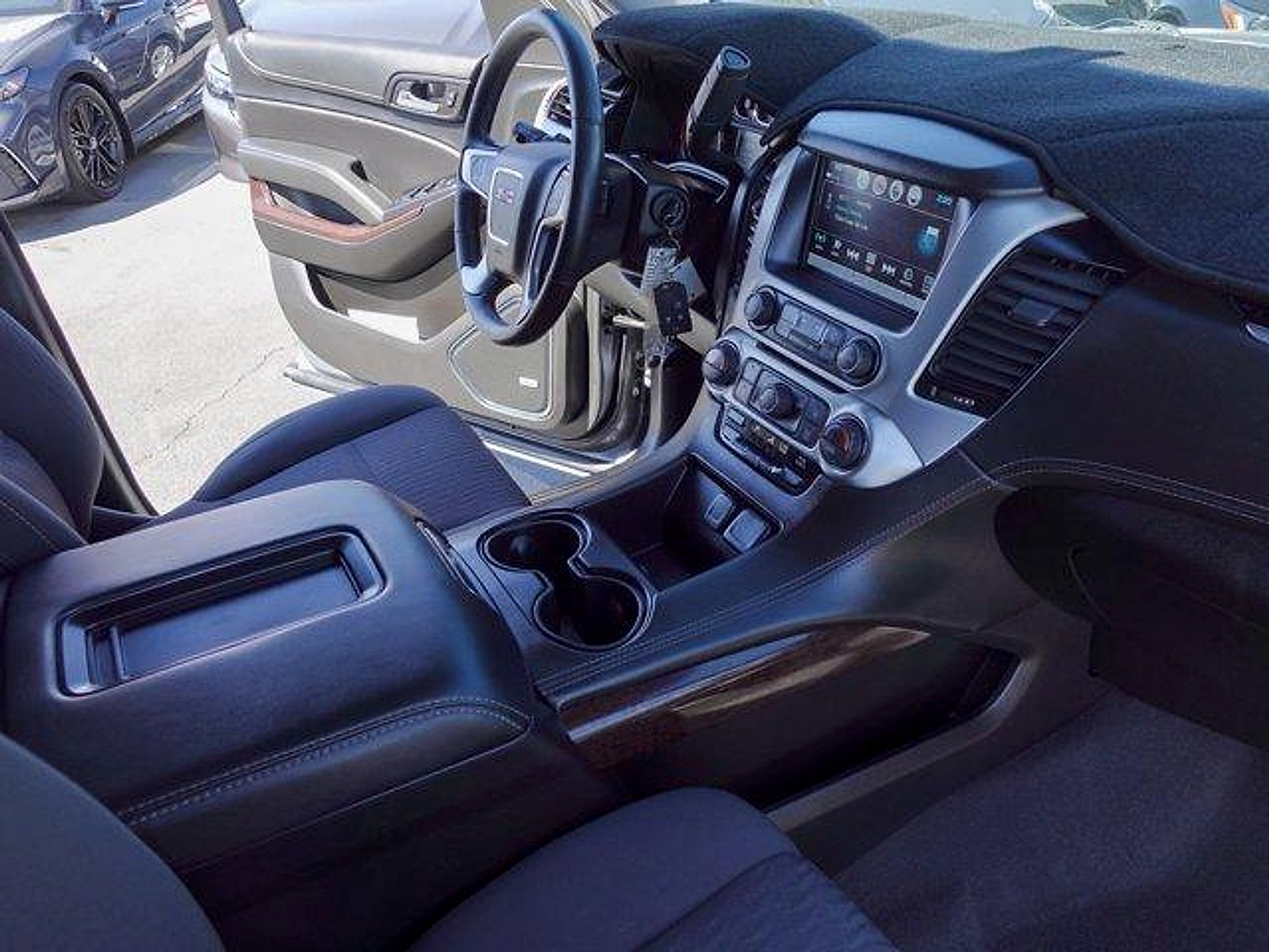 Used 2019 GMC Yukon SLE AWD/4WD image 13