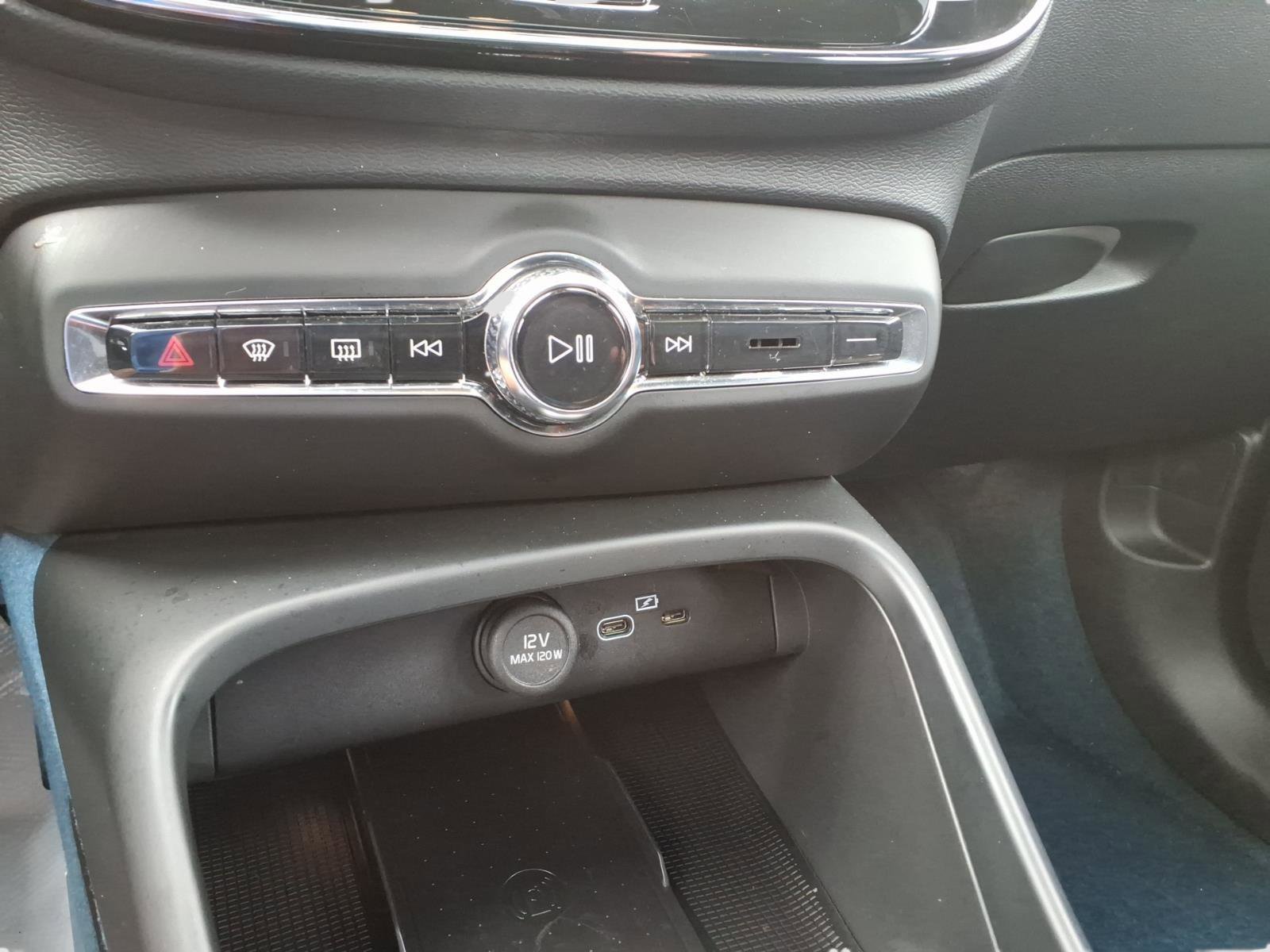 Used 2023 Volvo XC40 Recharge Ultimate image 20