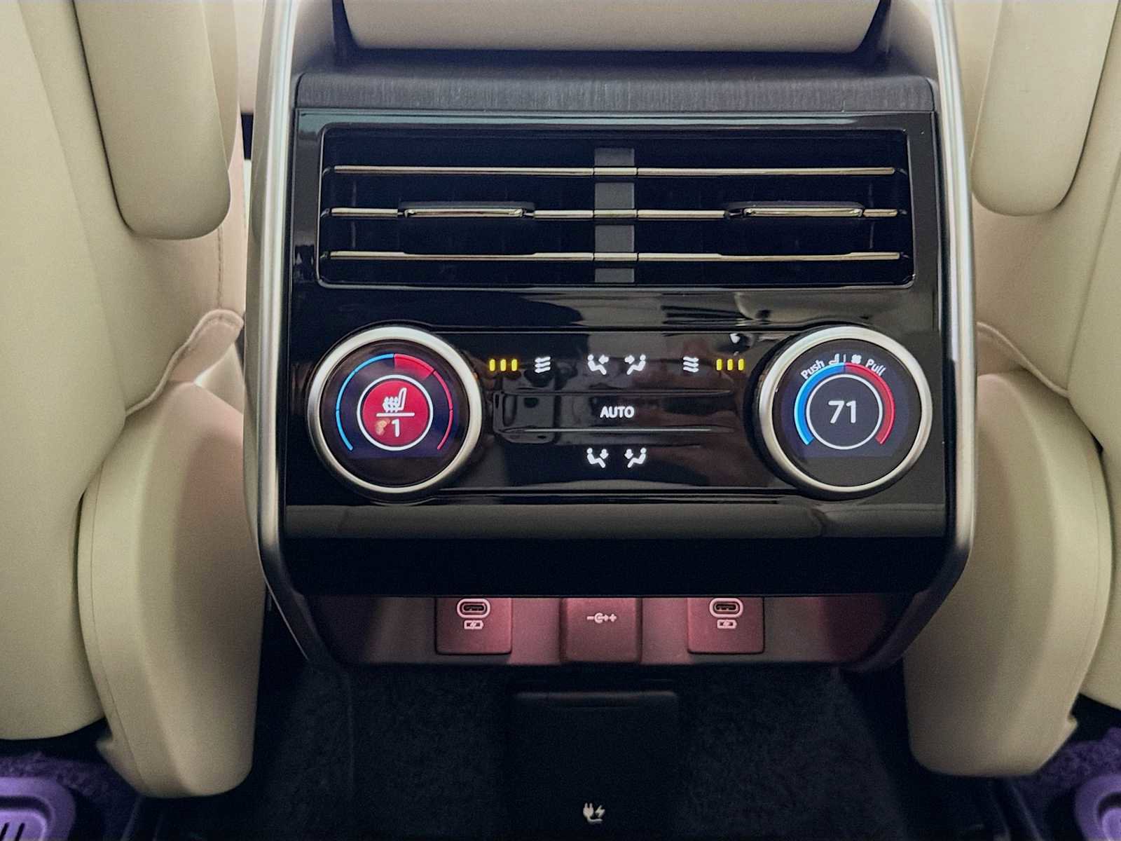 Used 2024 Land Rover Range Rover SE image 25