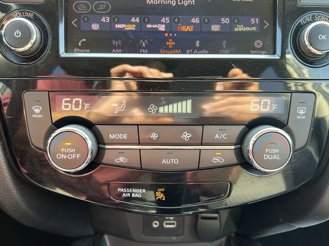 Used 2018 Nissan Rogue SV image 18