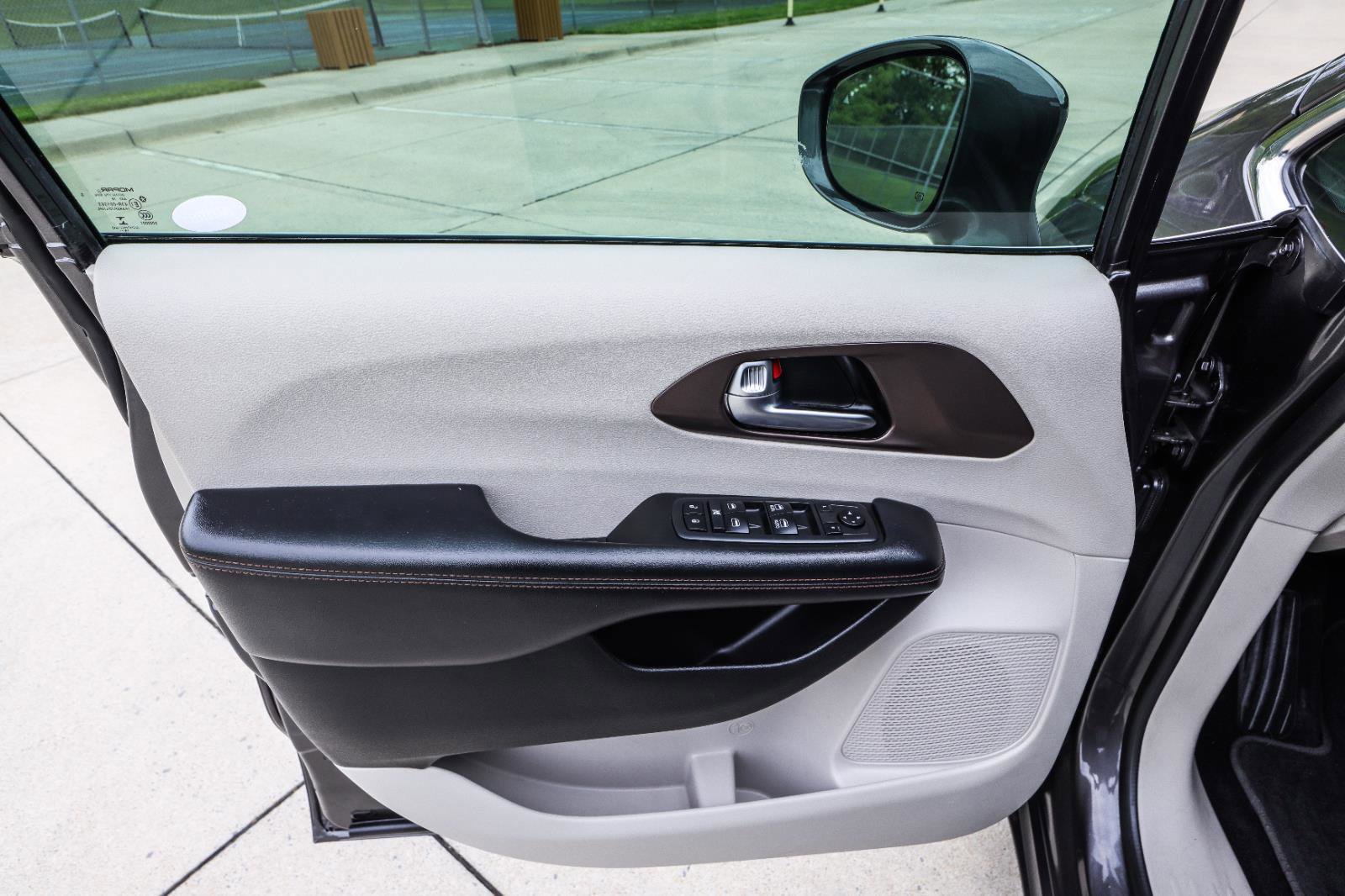 Used 2019 Chrysler Pacifica Touring-L w/ Advanced Safetytec Group FWD image 34