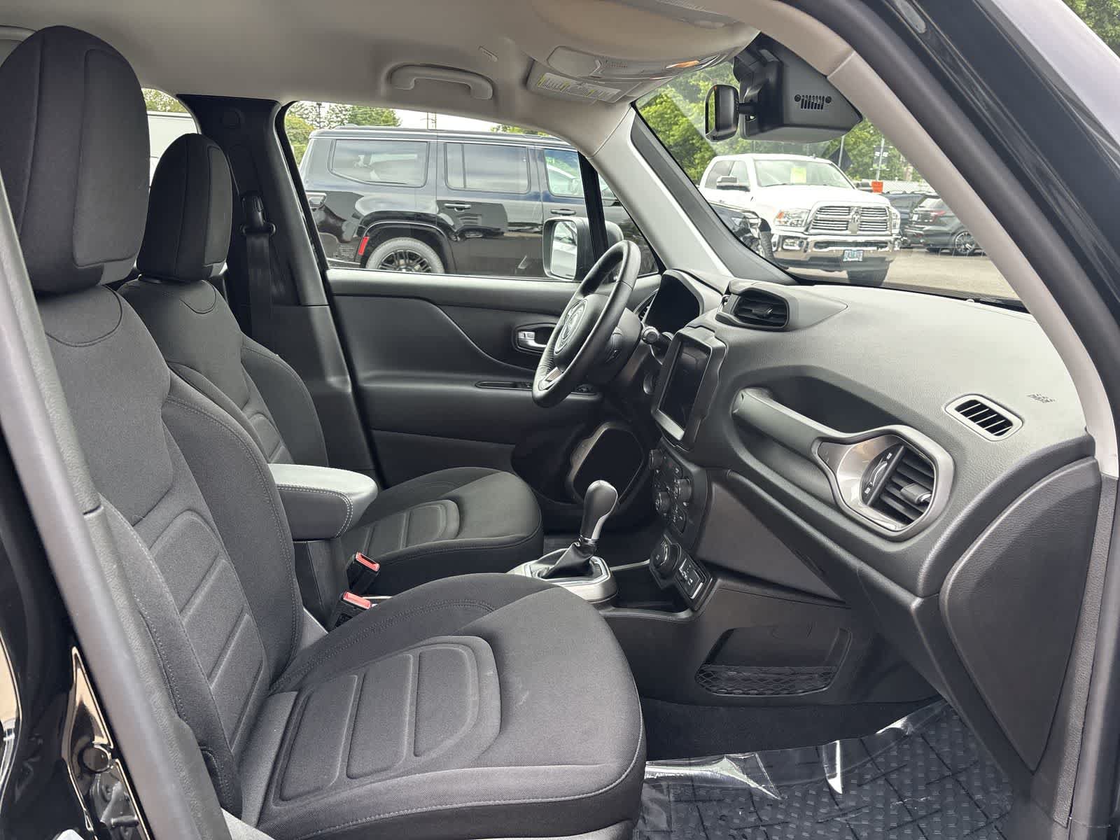 Certified 2022 Jeep Renegade Latitude w/ Convenience Group AWD/4WD image 5