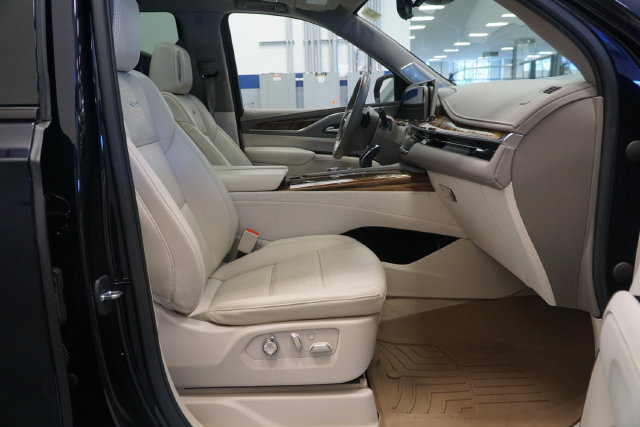 Certified 2022 Cadillac Escalade Sport Platinum AWD/4WD image 18