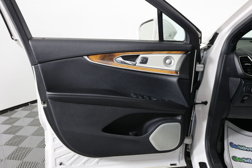 Used 2017 Lincoln MKX Reserve w/ Luxury Package image 11