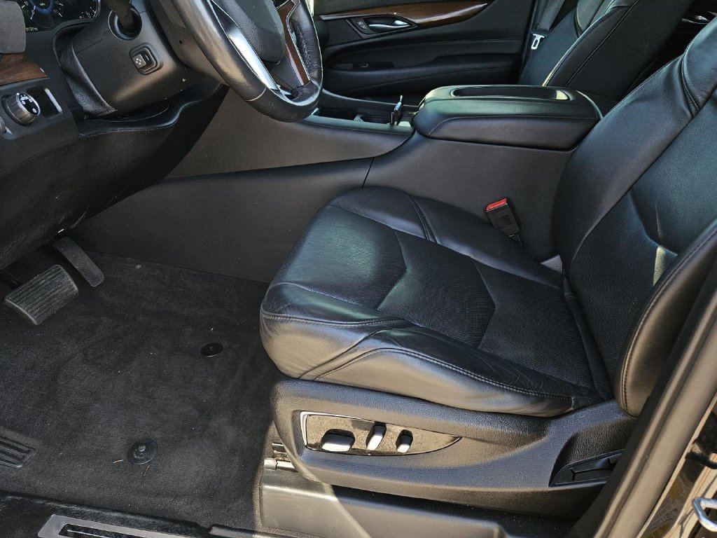 Used 2020 Cadillac Escalade Luxury RWD image 19