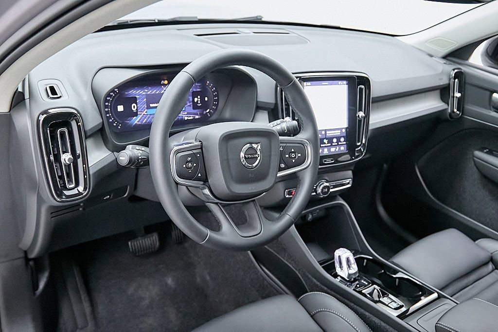 New 2026 Volvo XC40 B5 Plus w/ Protection Package Premier image 15