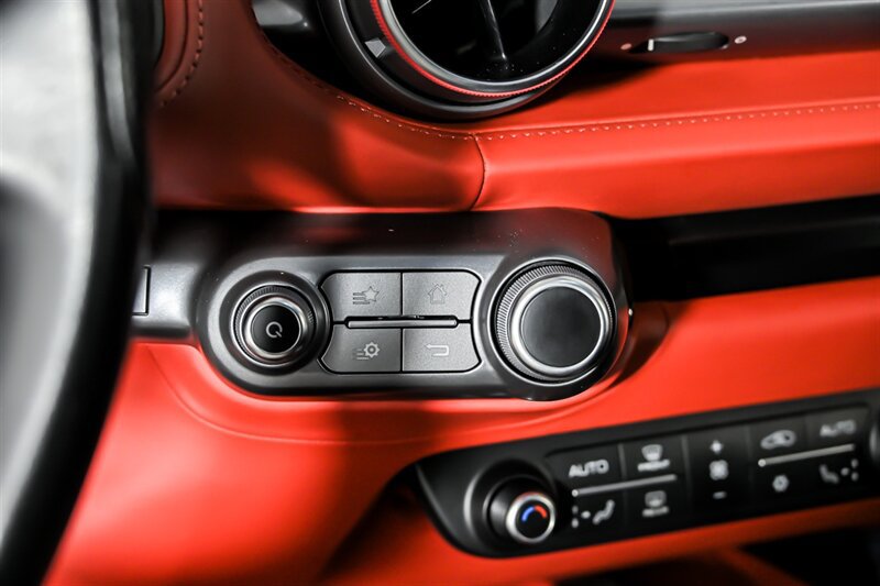 Used 2019 Ferrari 812 Superfast RWD image 31