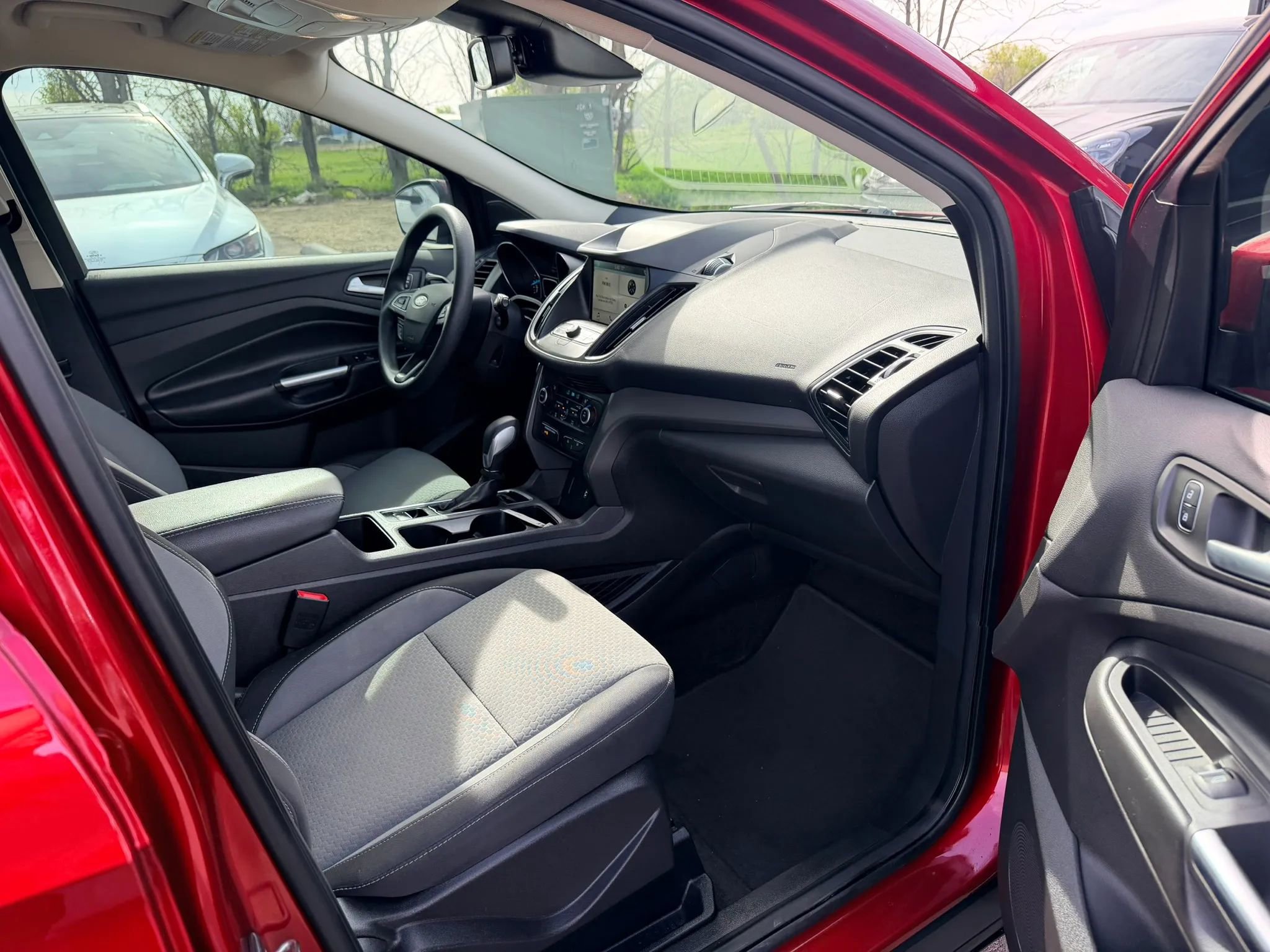 Used 2019 Ford Escape SE image 18