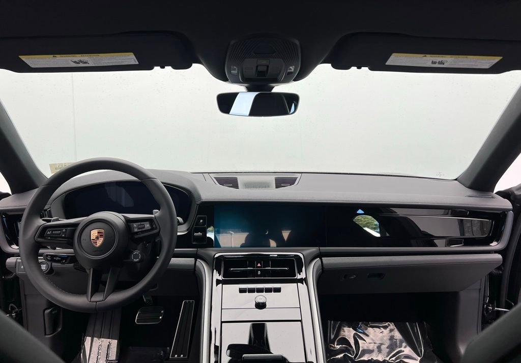 Used 2025 Porsche Panamera image 6