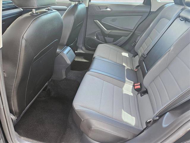 Used 2025 Volkswagen Jetta SE image 16