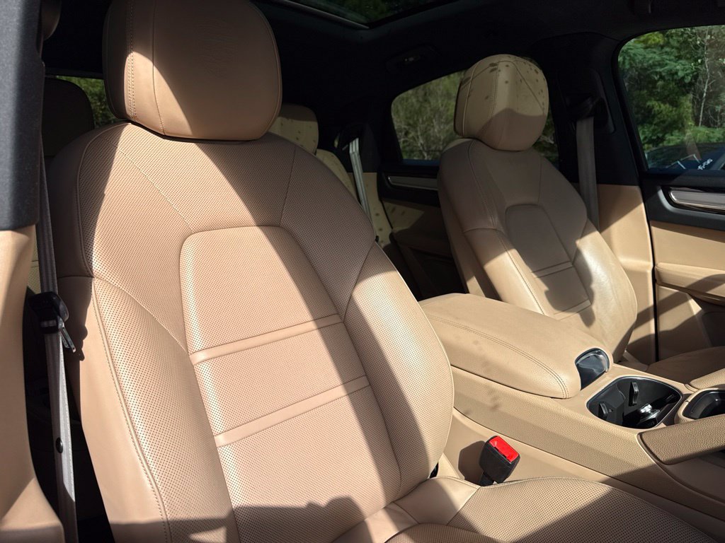 Used 2022 Porsche Cayenne Platinum Edition w/ Premium Package Plus AWD/4WD image 33