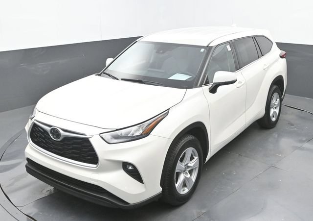 Used 2020 Toyota Highlander LE FWD image 32