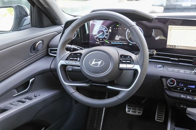 New 2025 Hyundai Elantra SEL FWD image 17