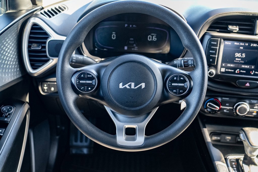 Used 2023 Kia Soul LX w/ LX Technology Package image 14