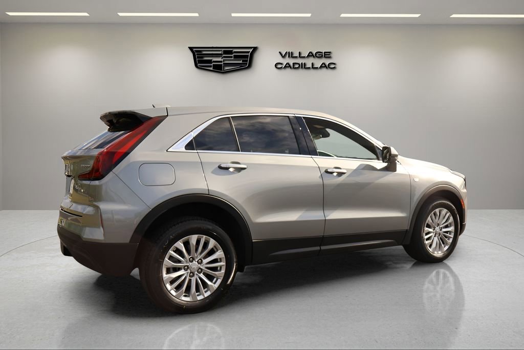 Used 2024 Cadillac XT4 Luxury w/ Cold Weather Package FWD image 5