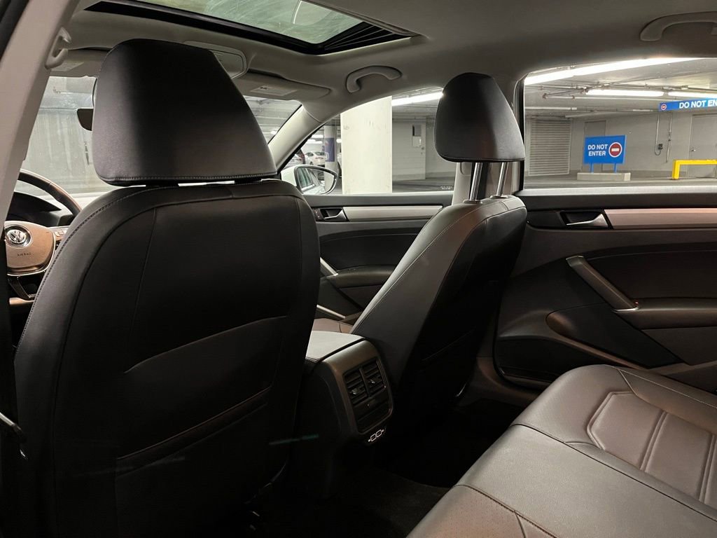 Certified 2022 Volkswagen Passat 2.0T SE FWD image 23