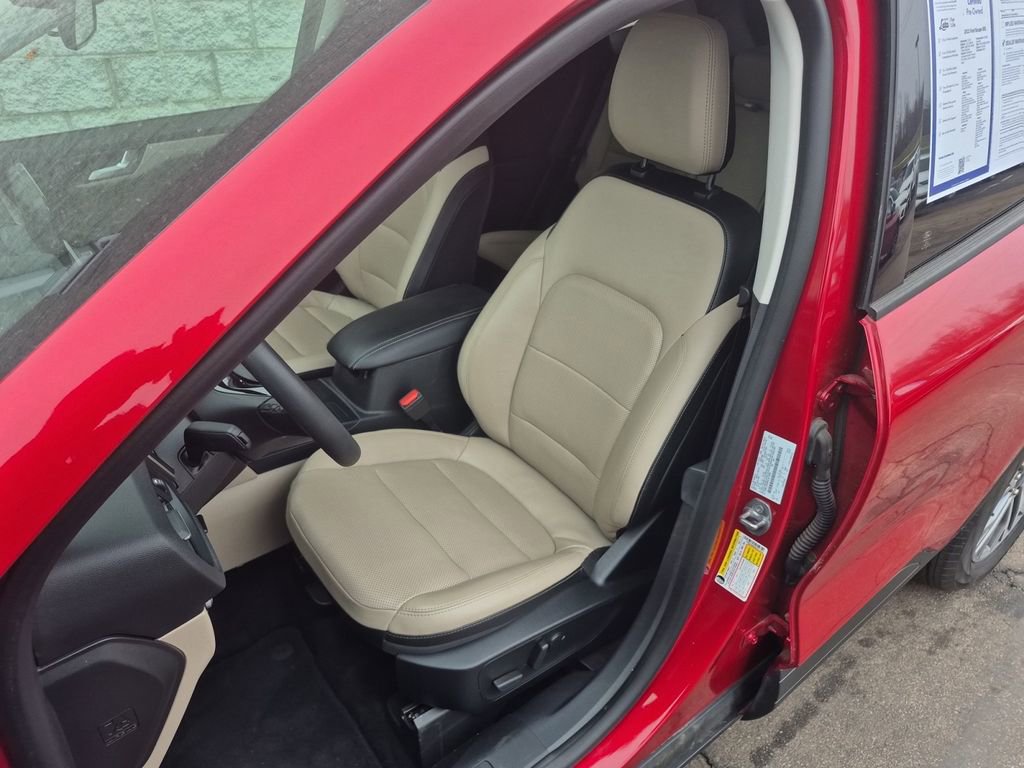 Used 2022 Ford Escape SEL image 16