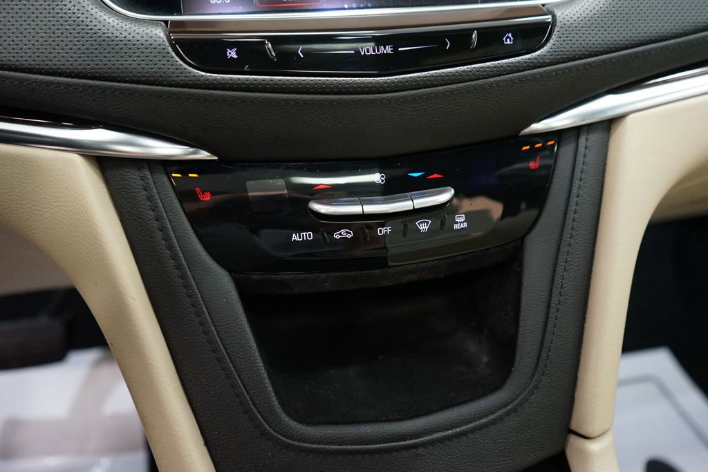 Used 2017 Cadillac XT5 Luxury w/ Driver Awareness Package AWD/4WD image 38