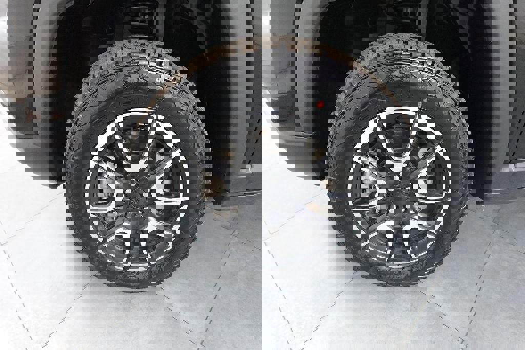 Used 2024 Jeep Compass Trailhawk image 28