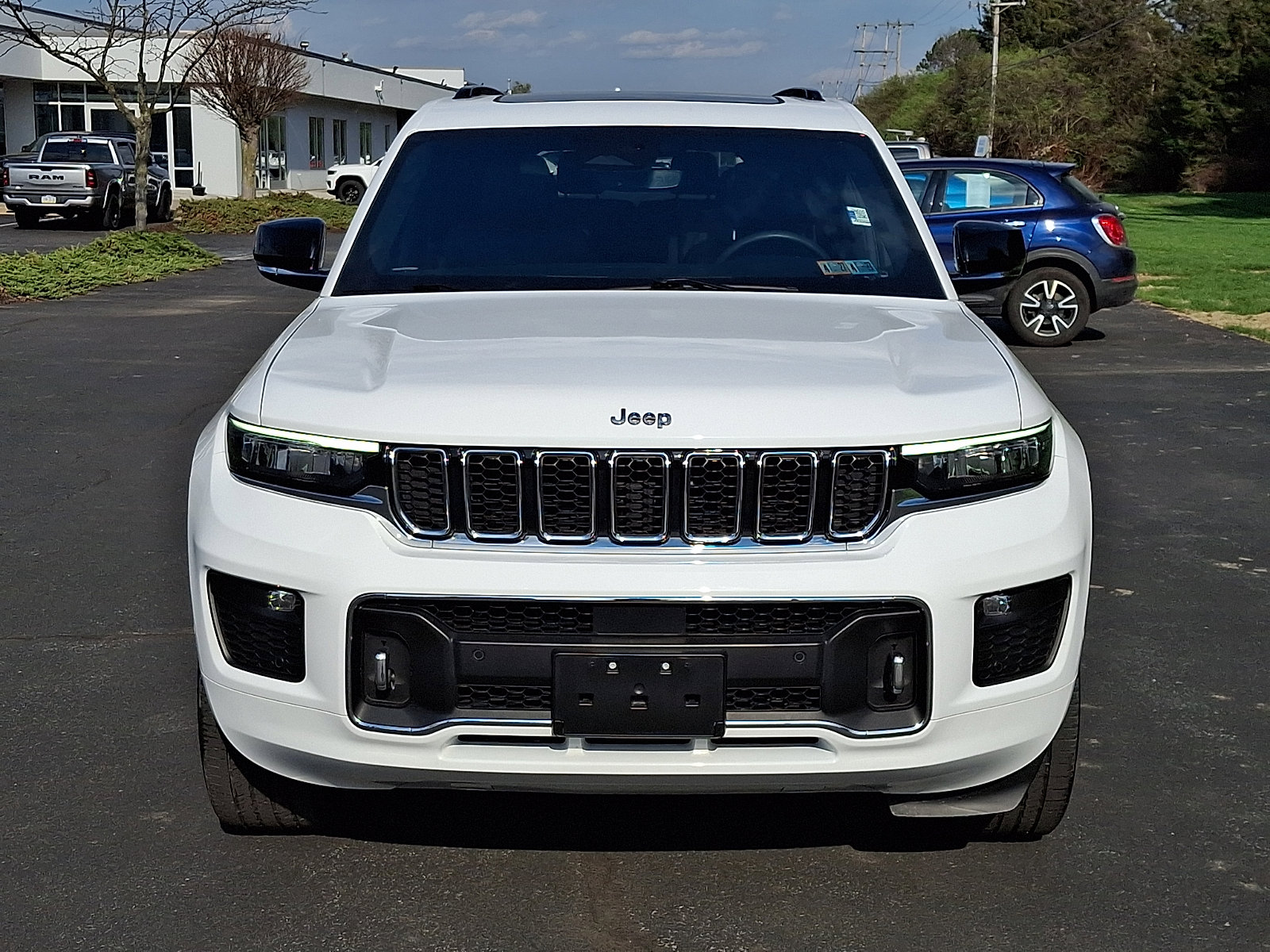 Certified 2023 Jeep Grand Cherokee L Overland AWD/4WD image 2