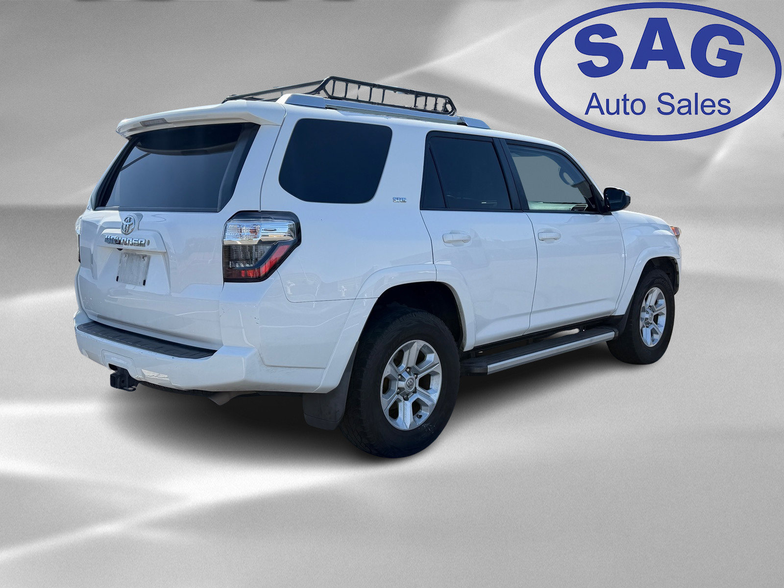 Used 2017 Toyota 4Runner SR5 w/ Preferred Accessory Package image 3