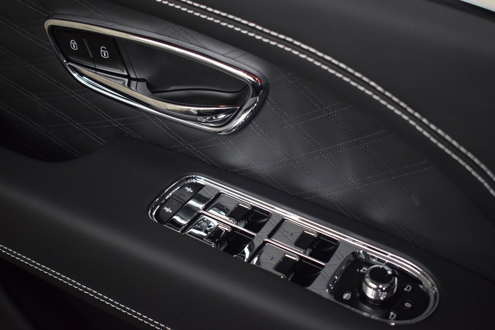 New 2024 Bentley Bentayga Extended Wheelbase image 46