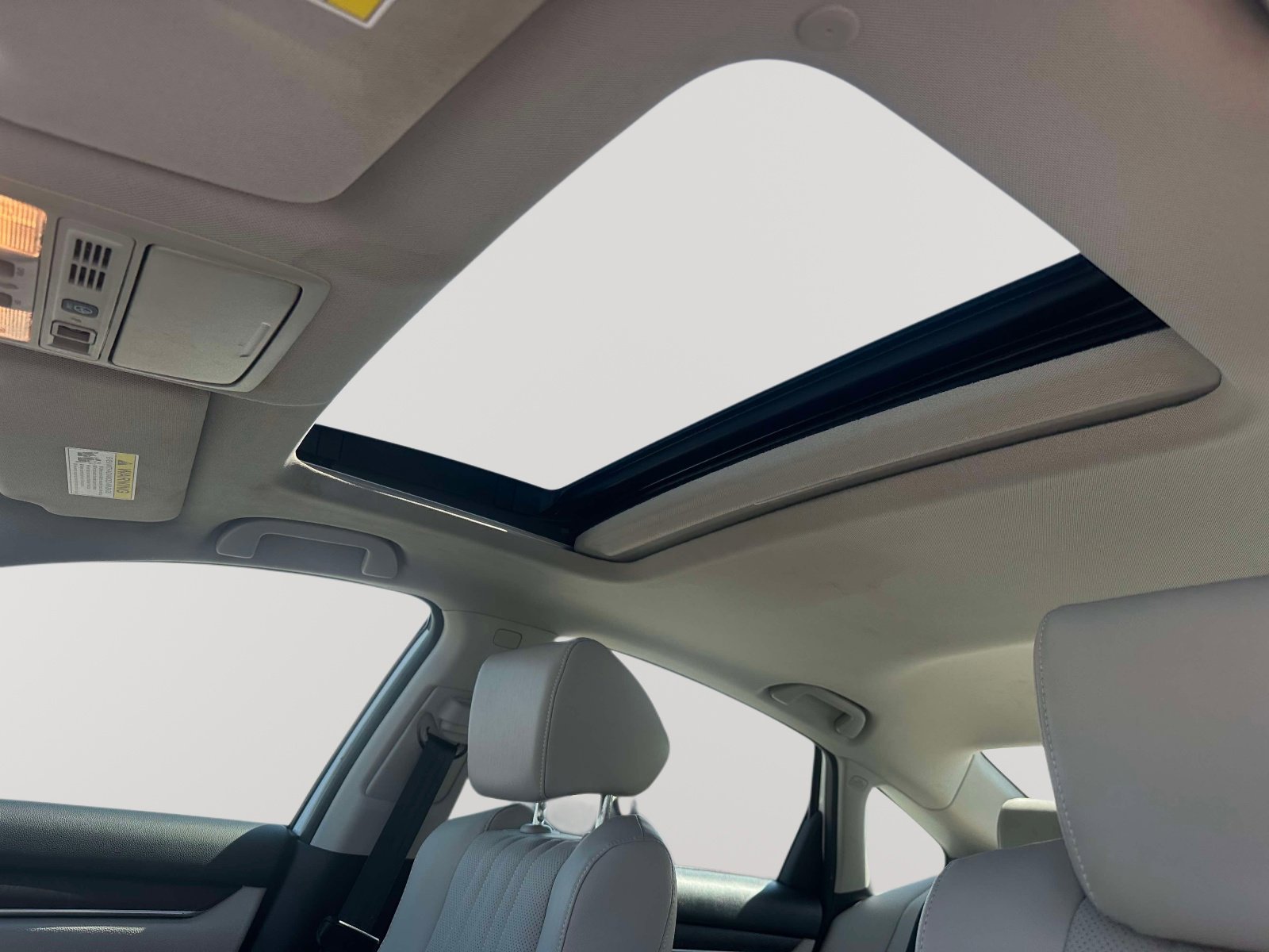 Used 2018 Honda Accord Touring image 8