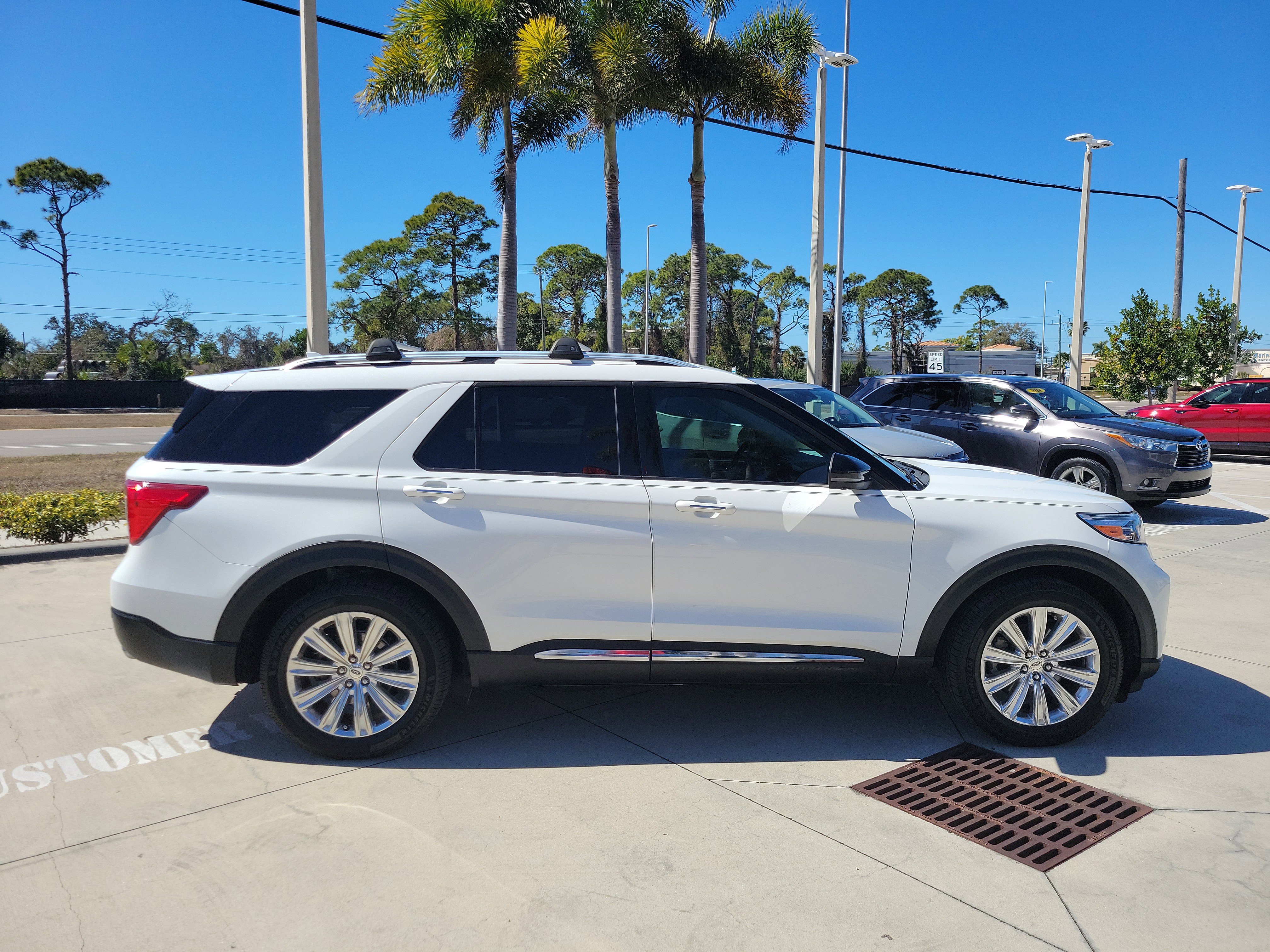 Used 2021 Ford Explorer Limited w/ Equipment Group 301A image 3