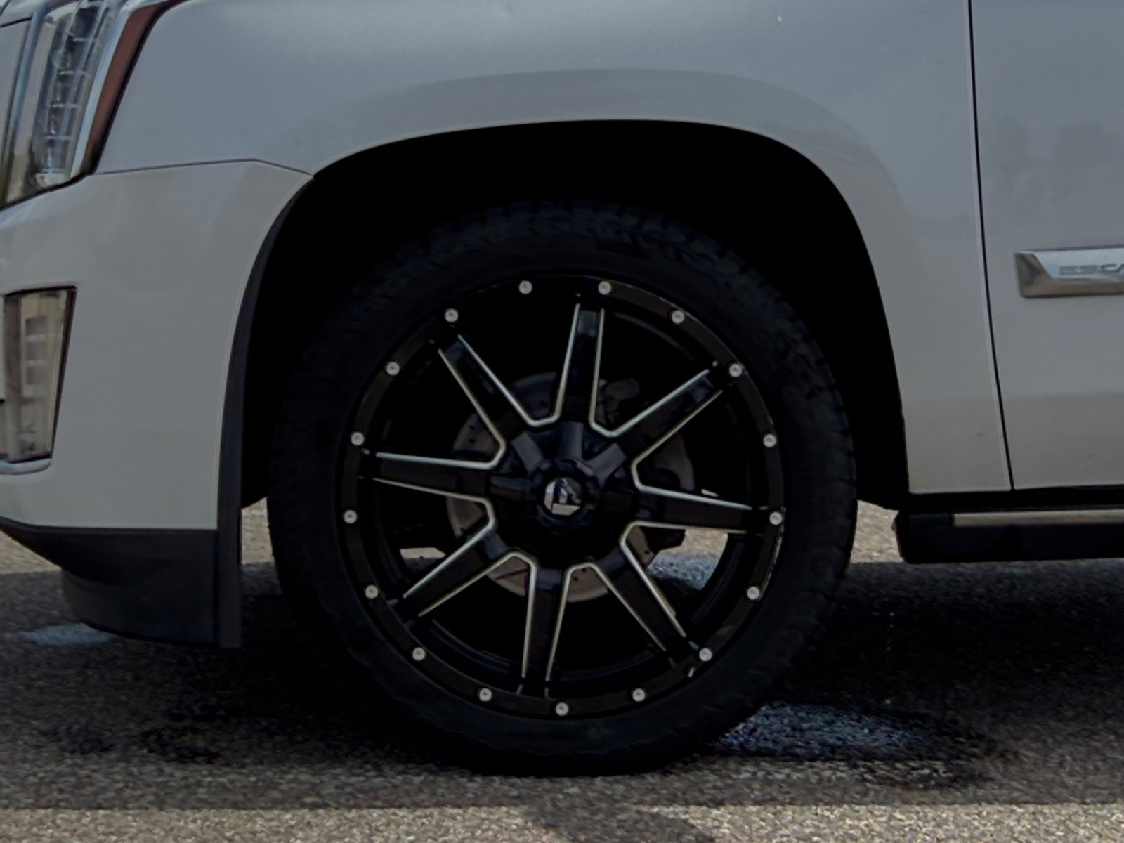 Used 2016 Cadillac Escalade Platinum AWD/4WD image 11