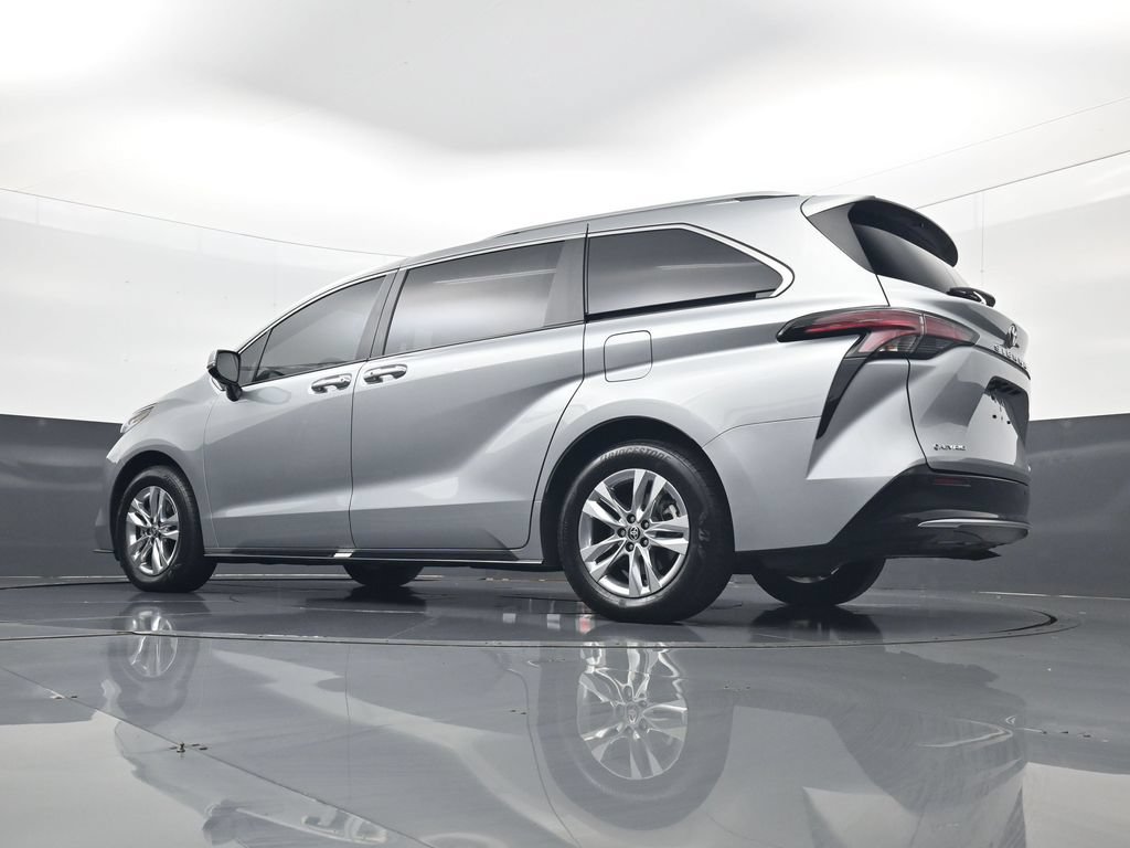 Used 2025 Toyota Sienna Limited AWD/4WD image 29